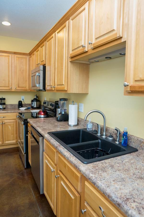 Serene 3Br Apartment 4Tvs Free Wi-Fi & Parking -E- Moss Point Exterior photo