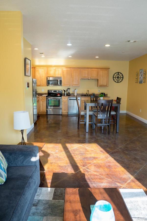 Serene 3Br Apartment 4Tvs Free Wi-Fi & Parking -E- Moss Point Exterior photo